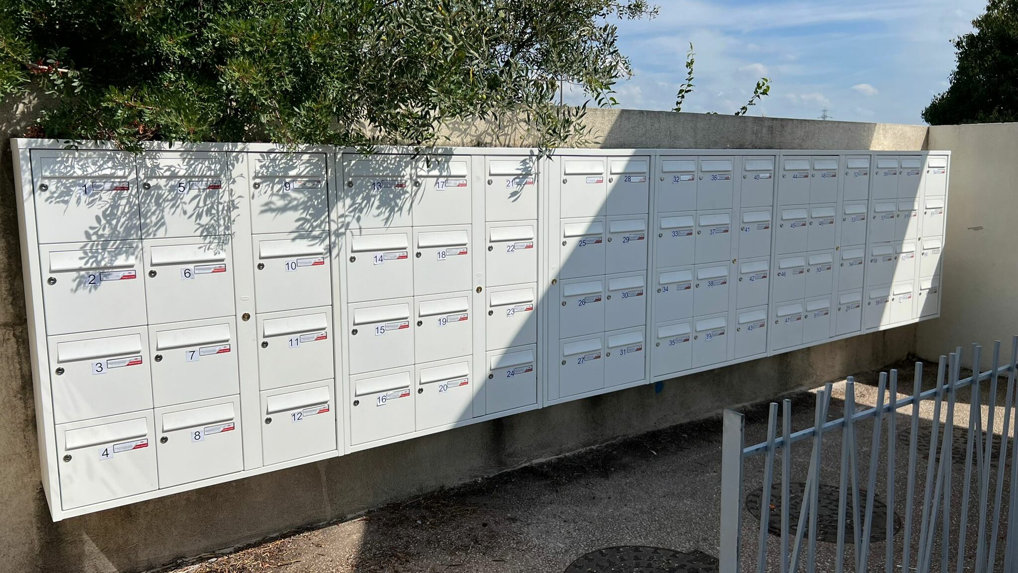 Boîtes aux lettres collectives : un aménagement pratique, sécurisé et harmonieux